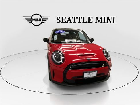 Certified 2024 MINI Cooper SE image 3