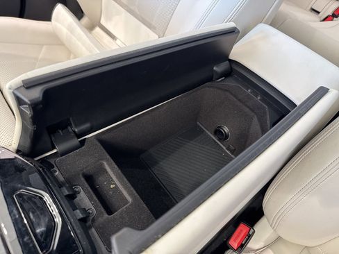 Used 2025 BMW 530i xDrive w/ Premium Package image 32