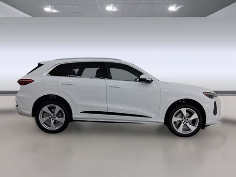 Used 2025 Audi Q5 Premium Plus w/ Premium Plus image 8