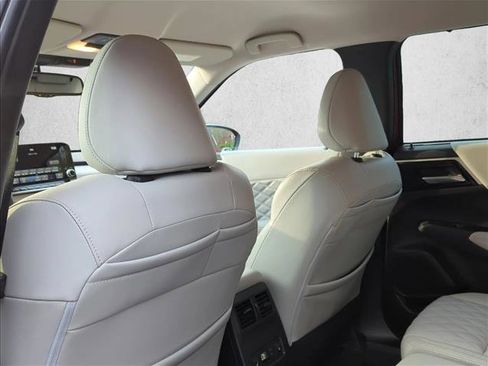 Used 2023 Mitsubishi Outlander SEL image 17