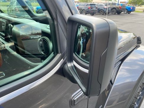 Used 2023 Jeep Gladiator Sport AWD/4WD image 13