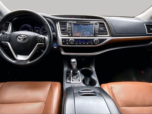 Used 2018 Toyota Highlander Limited Platinum AWD/4WD image 16
