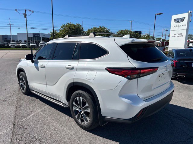 Used 2020 Toyota Highlander XLE FWD image 9