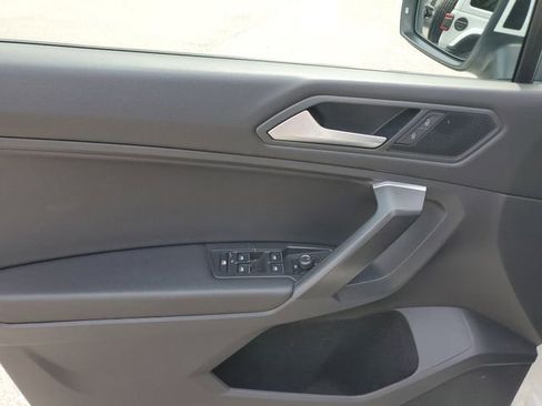 Used 2021 Volkswagen Tiguan SE AWD/4WD image 19