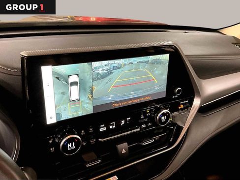 Used 2024 Toyota Highlander Platinum AWD/4WD image 27