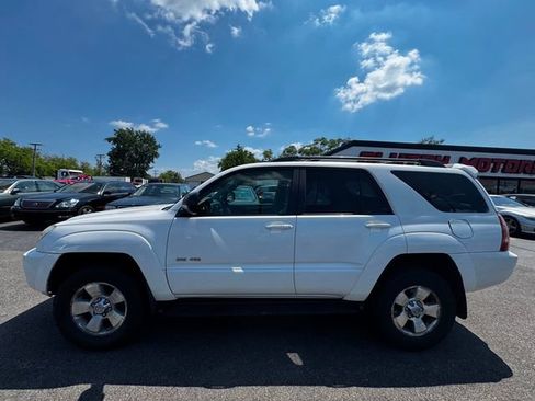 Used 2005 Toyota 4Runner SR5 w/ Preferred Accessory Pkg AWD/4WD image 9