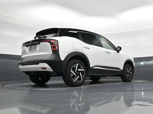 Certified 2025 Nissan Kicks SV FWD image 25