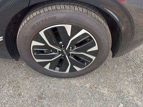Used 2024 Kia EV6 Wind AWD/4WD image 23