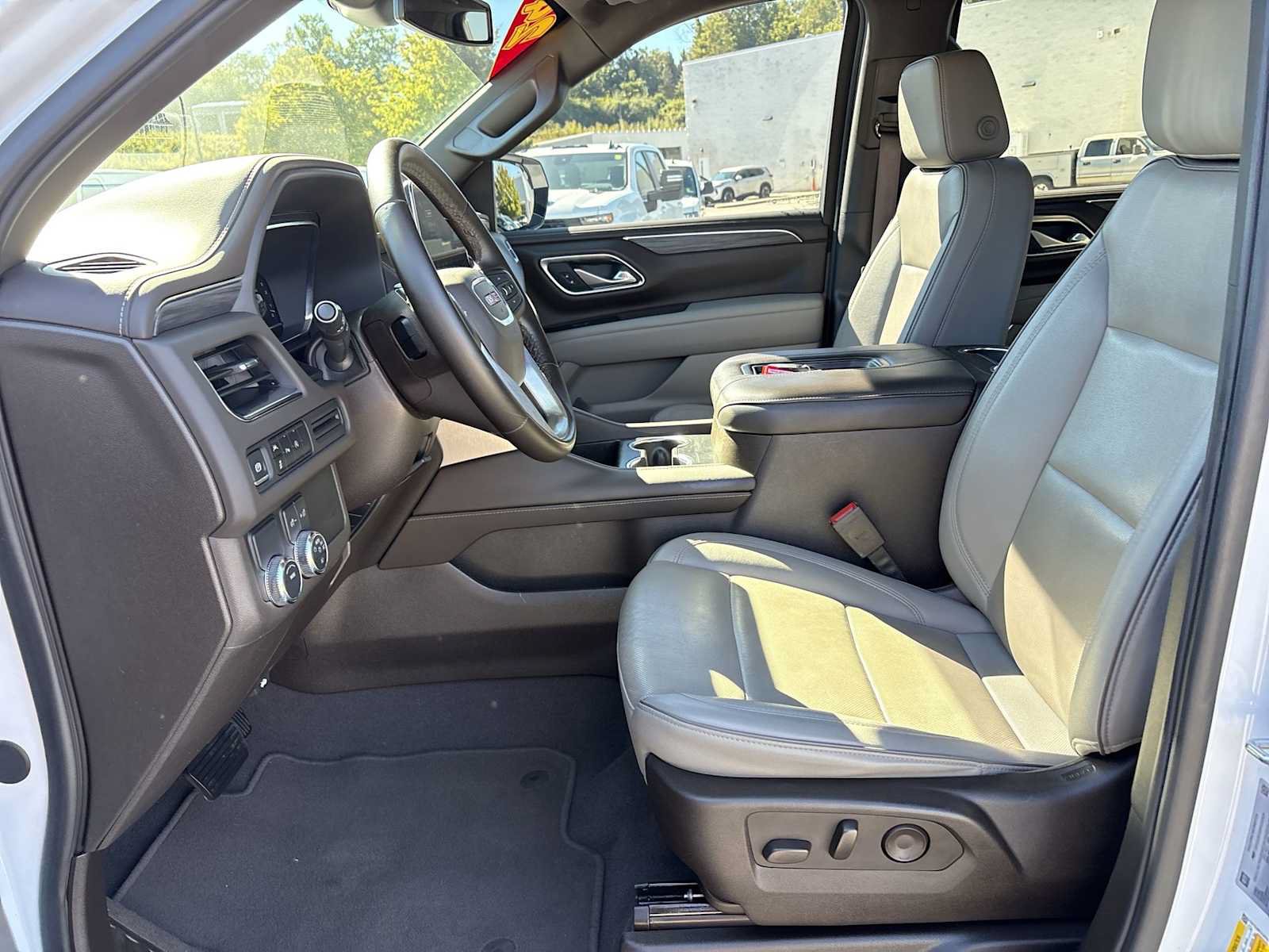 Used 2024 GMC Yukon SLT RWD image 18