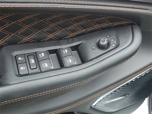 New 2026 Jeep Grand Cherokee Summit image 17