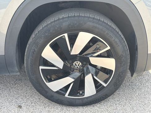 Used 2025 Volkswagen Atlas Cross Sport SE AWD/4WD image 39