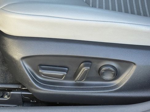 Certified 2023 Toyota Camry SE image 18