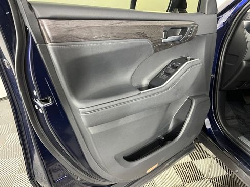 Used 2021 Toyota Highlander Limited image 10