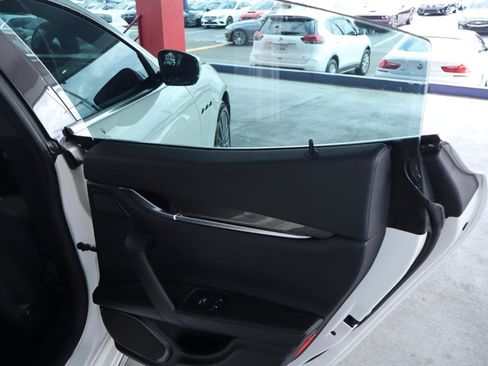 Used 2018 Maserati Ghibli image 32
