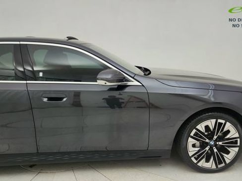 Used 2025 BMW 530i RWD image 8
