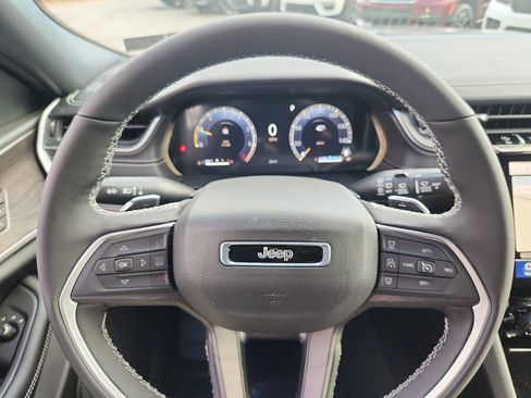 New 2025 Jeep Grand Cherokee Limited image 13