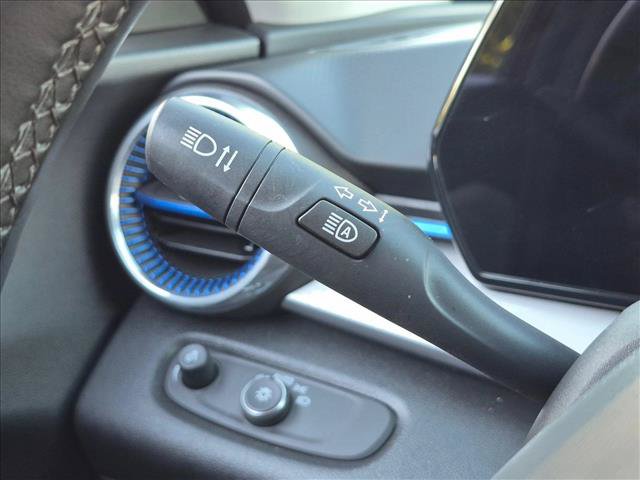 Used 2025 Chevrolet Trax LT w/ LT Convenience Package FWD image 14