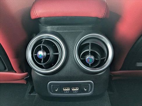 Used 2023 Alfa Romeo Giulia Veloce RWD image 18