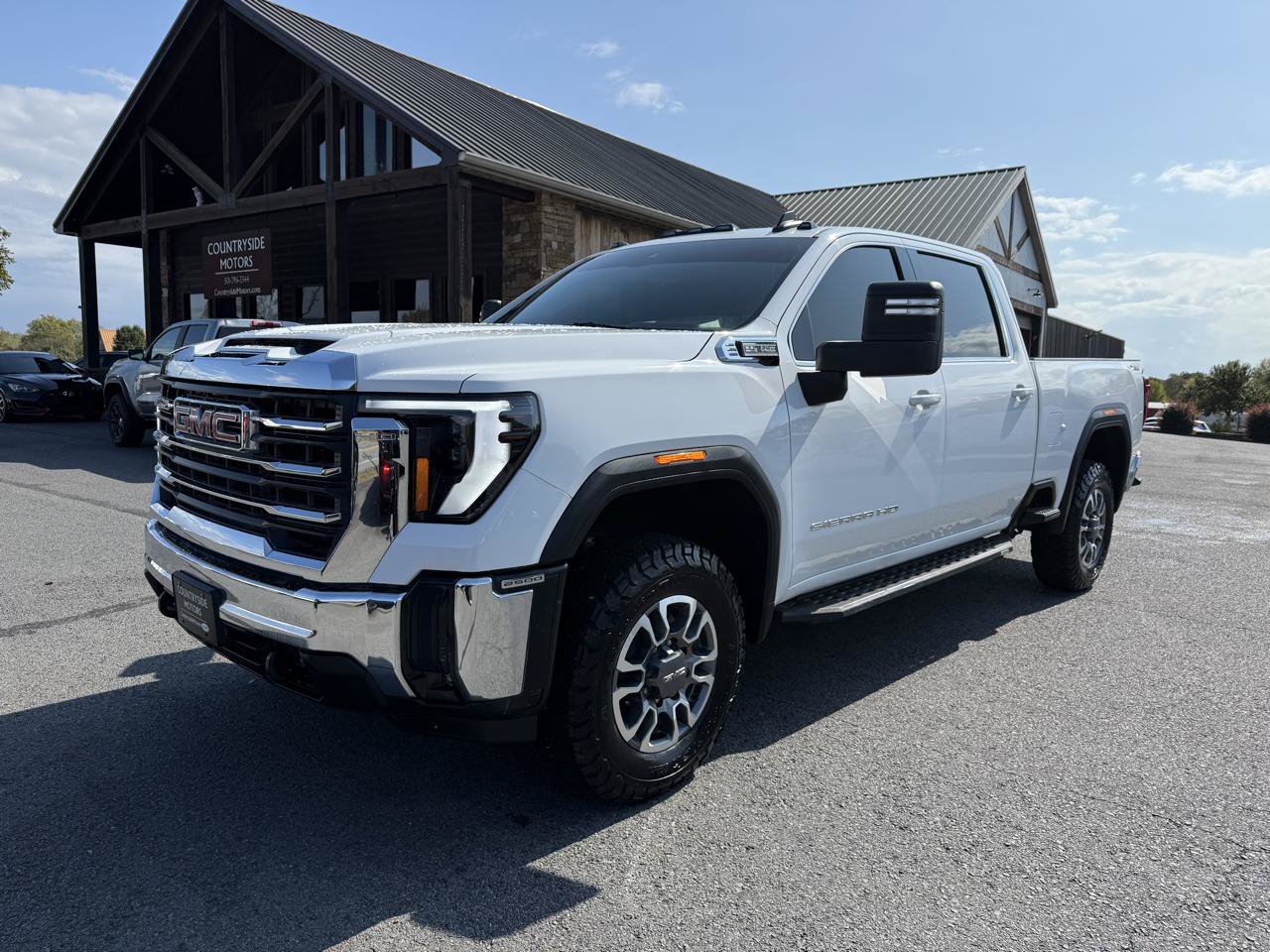 Used 2024 GMC Sierra 2500 SLE w/ SLE Convenience Package AWD/4WD image 2