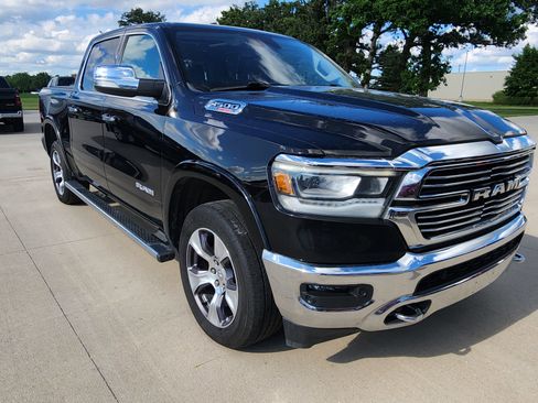 Used 2022 RAM 1500 Laramie AWD/4WD image 3