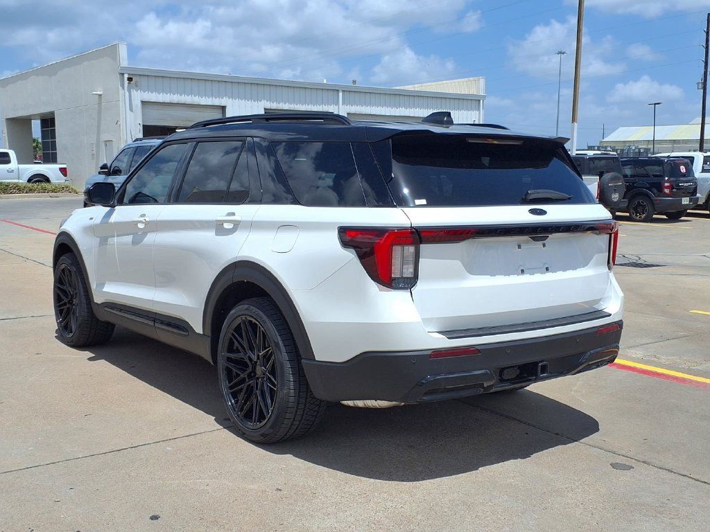 New 2026 Ford Explorer ST-Line w/ ST-Line Street Pack RWD image 4