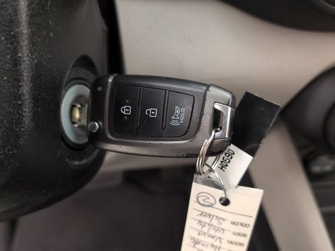 Used 2020 Hyundai Venue SEL FWD image 37