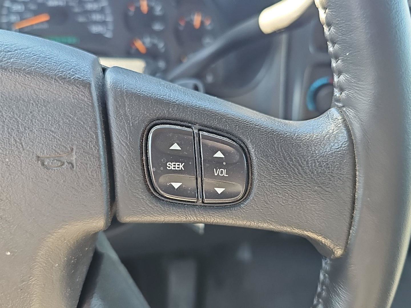 Used 2004 Chevrolet Avalanche Z66 w/ Preferred Equipment Group RWD image 16