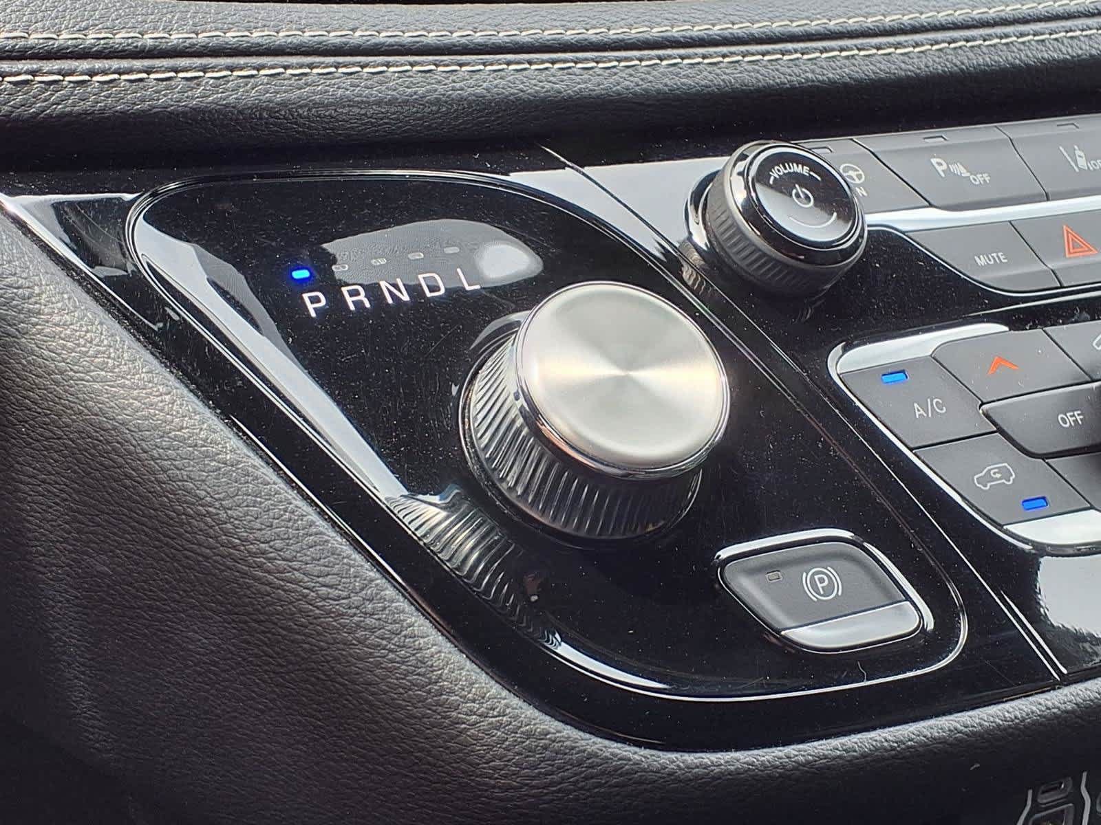 Used 2024 Chrysler Pacifica Limited FWD image 24