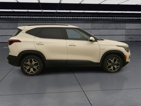 Used 2021 Kia Seltos EX image 5