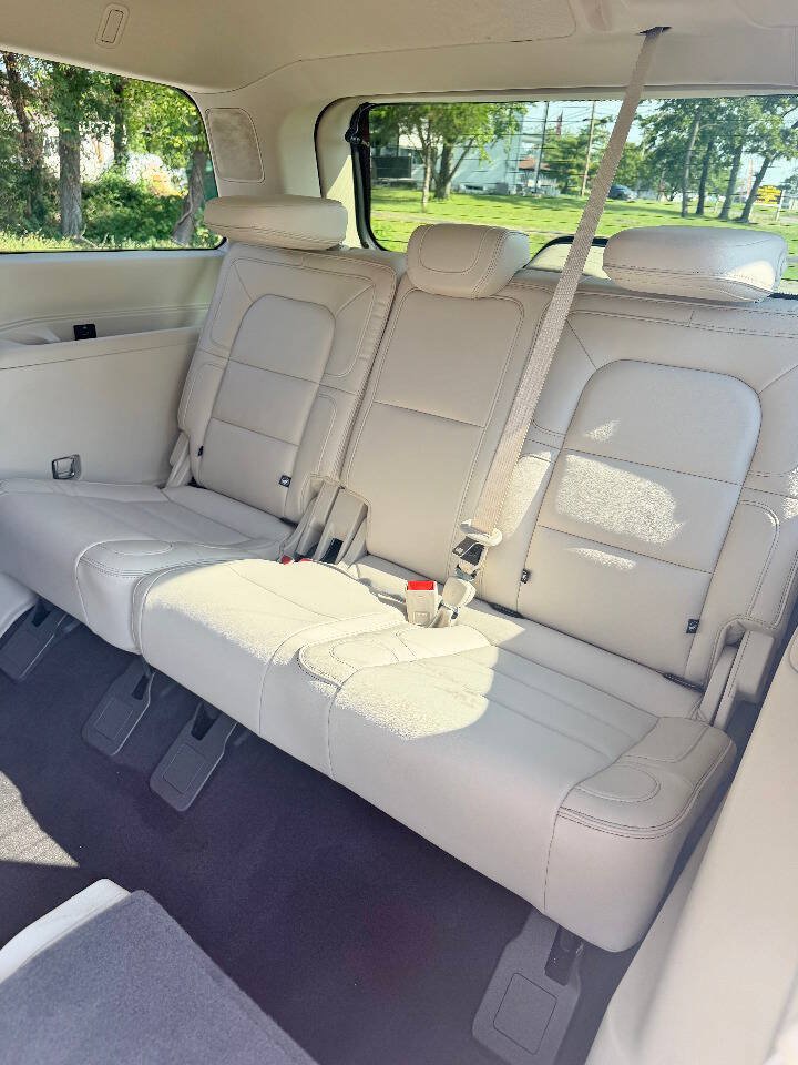 Used 2018 Lincoln Navigator Reserve w/ Technology Package AWD/4WD image 12