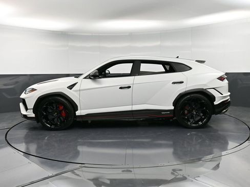 Used 2023 Lamborghini Urus Performante image 2