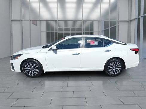 Used 2023 Nissan Altima 2.5 SV w/ SV Premium Package AWD/4WD image 5