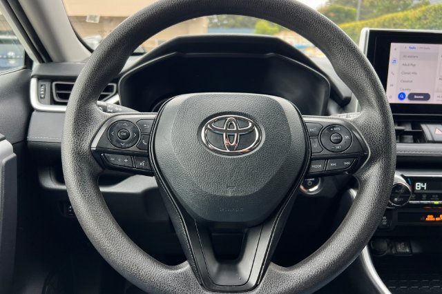 Used 2025 Toyota RAV4 XLE AWD/4WD image 28