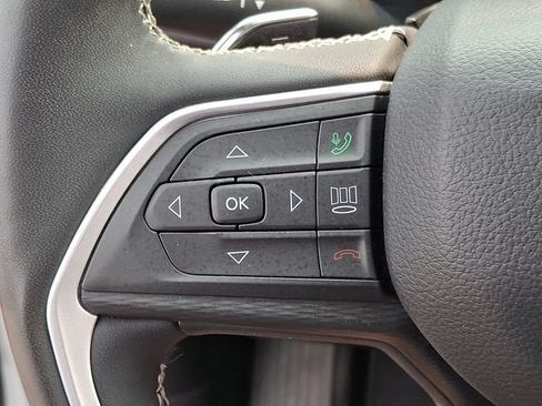 Used 2023 Jeep Grand Cherokee Laredo w/ Luxury Tech Group I AWD/4WD image 22