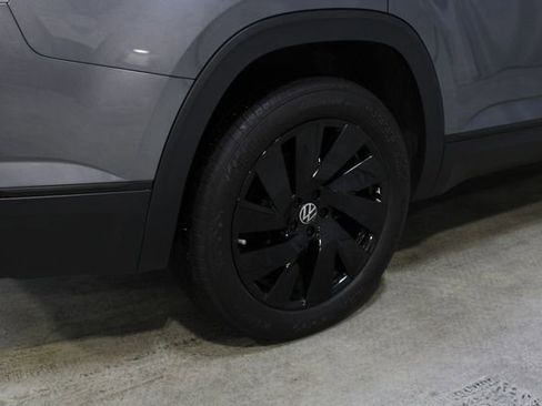 Used 2024 Volkswagen Atlas SE image 26