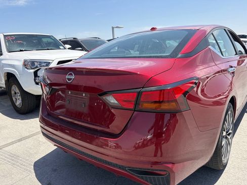 Used 2025 Nissan Altima 2.5 SV FWD image 4