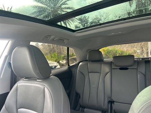 Used 2022 Audi Q8 Premium image 14