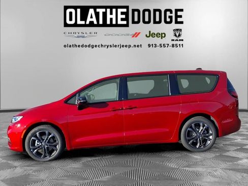 New 2026 Chrysler Pacifica Select image 17