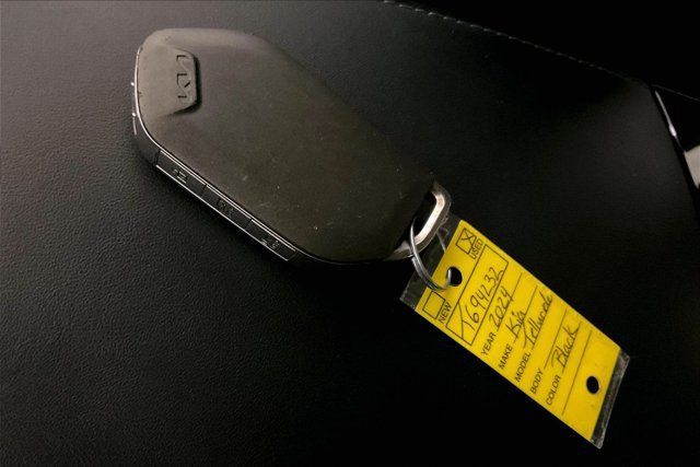 Used 2024 Kia Telluride EX w/ EX Captain's Chair Package AWD/4WD image 11