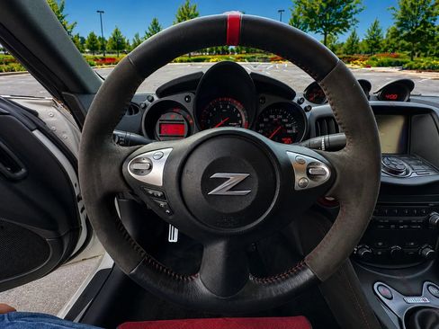 Used 2020 Nissan 370Z NISMO RWD image 16