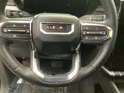 Used 2025 GMC Acadia Elevation FWD image 16