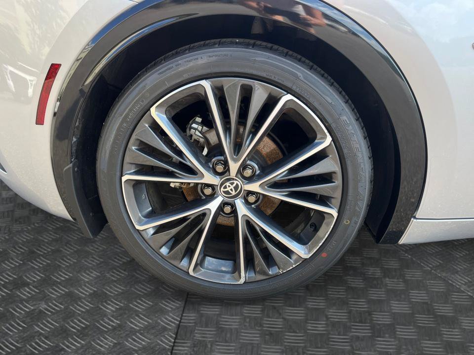Used 2025 Toyota Prius Limited FWD image 22