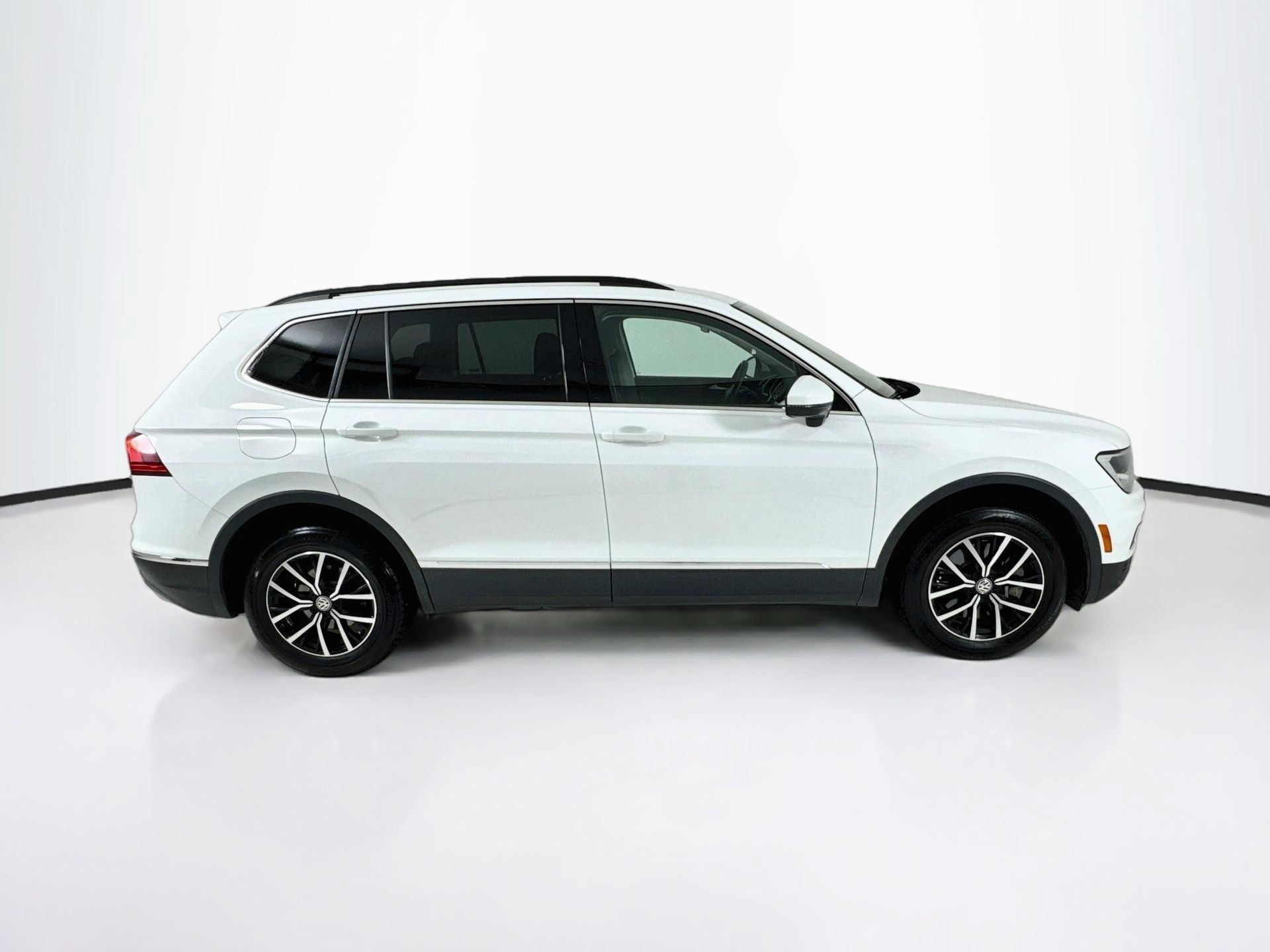 Used 2021 Volkswagen Tiguan SE AWD/4WD image 9