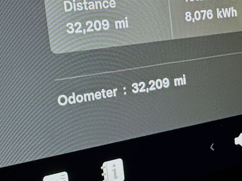 Used 2023 Tesla Model Y Long Range image 18