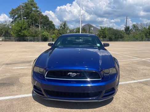 Used 2013 Ford Mustang Coupe RWD image 2