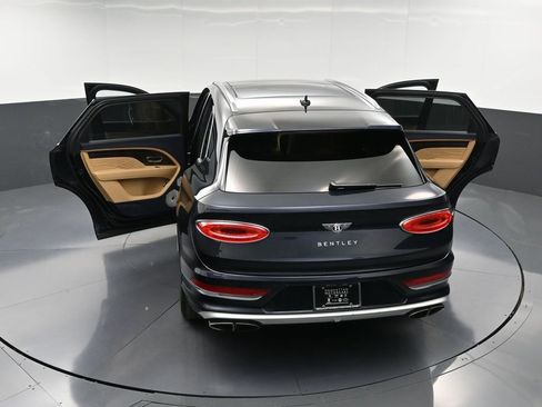 Certified 2023 Bentley Bentayga Extended Wheelbase AWD/4WD image 40