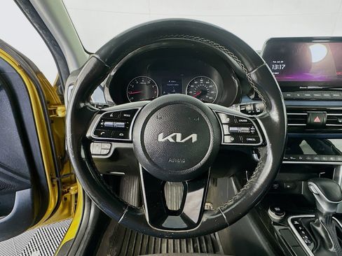 Used 2023 Kia Seltos S w/ Navigation Package FWD image 11