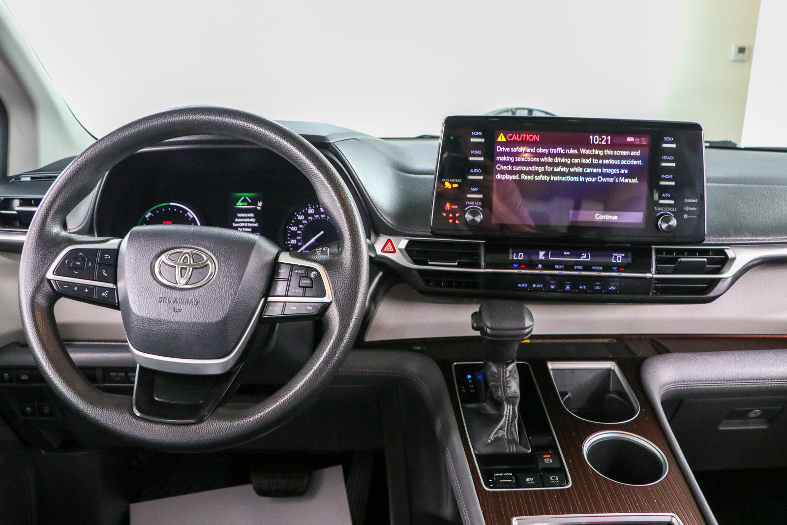 Used 2021 Toyota Sienna LE w/ LE Plus Package FWD image 17