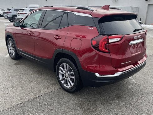 Used 2024 GMC Terrain SLT w/ Infotainment Package II image 4