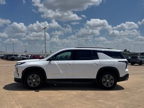 Used 2025 Chevrolet Traverse LT AWD/4WD image 14